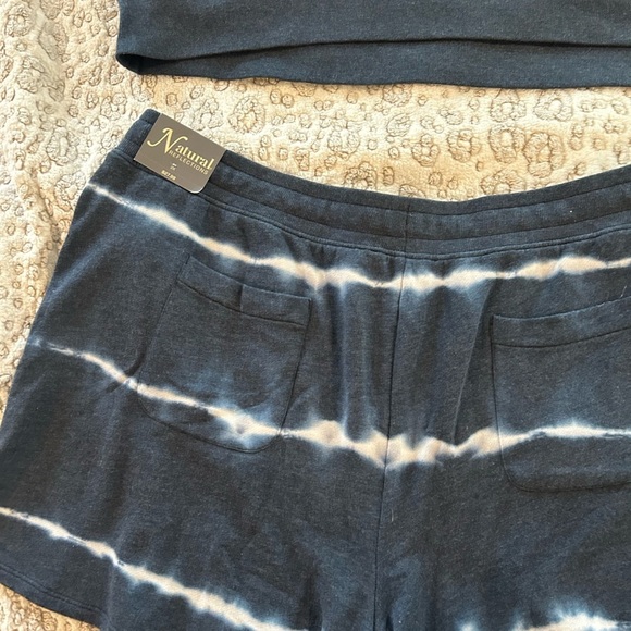 NWT Women’s Size 2X Natural Reflections Blue and White Short Matching Set - Picture 6 of 8